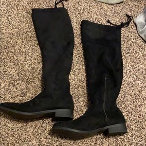 Size 8 women’s Over the knee black boots